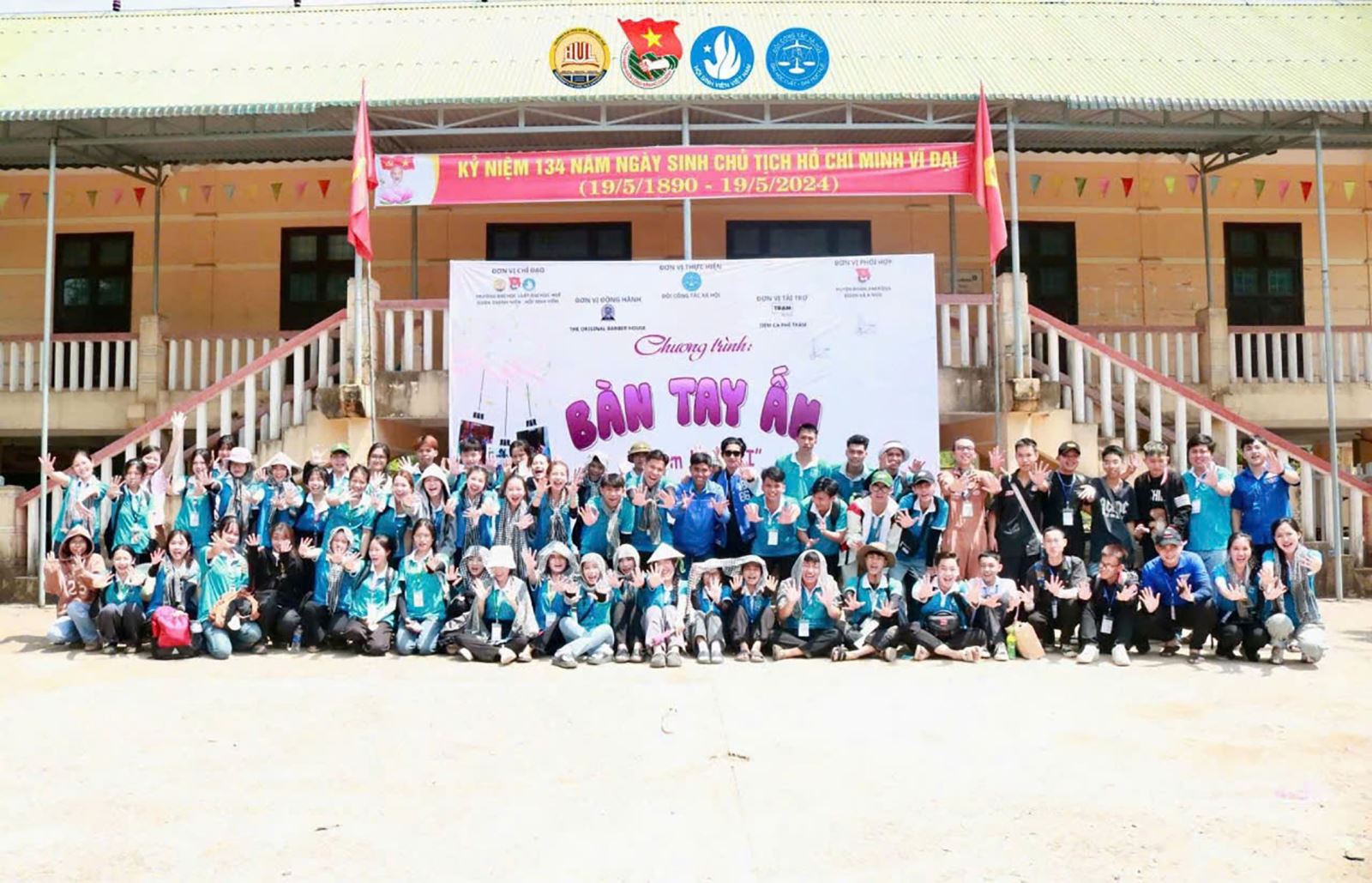 Chàng thanh niên đam mê thiện nguyện, giàu lòng nhân ái