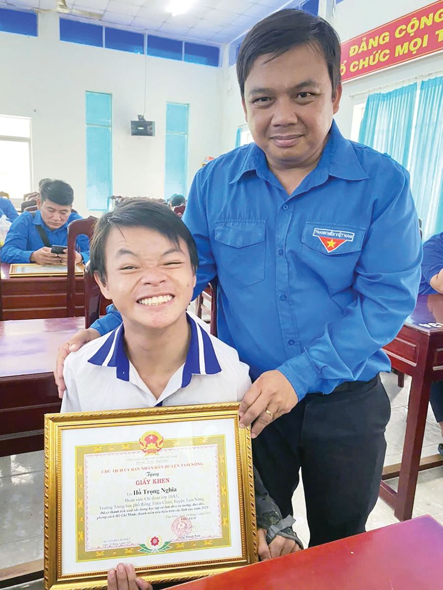 Một học sinh khuyết tật vượt khó, học giỏi