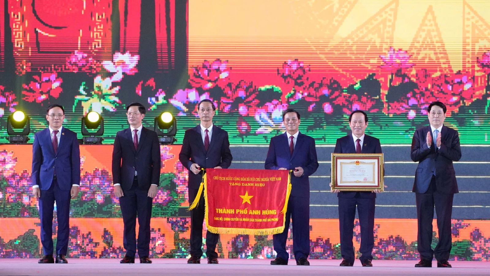 Kỷ niệm 70 năm Ngày giải phóng Hải Phòng và khai mạc Lễ hội Hoa phượng đỏ năm 2025
