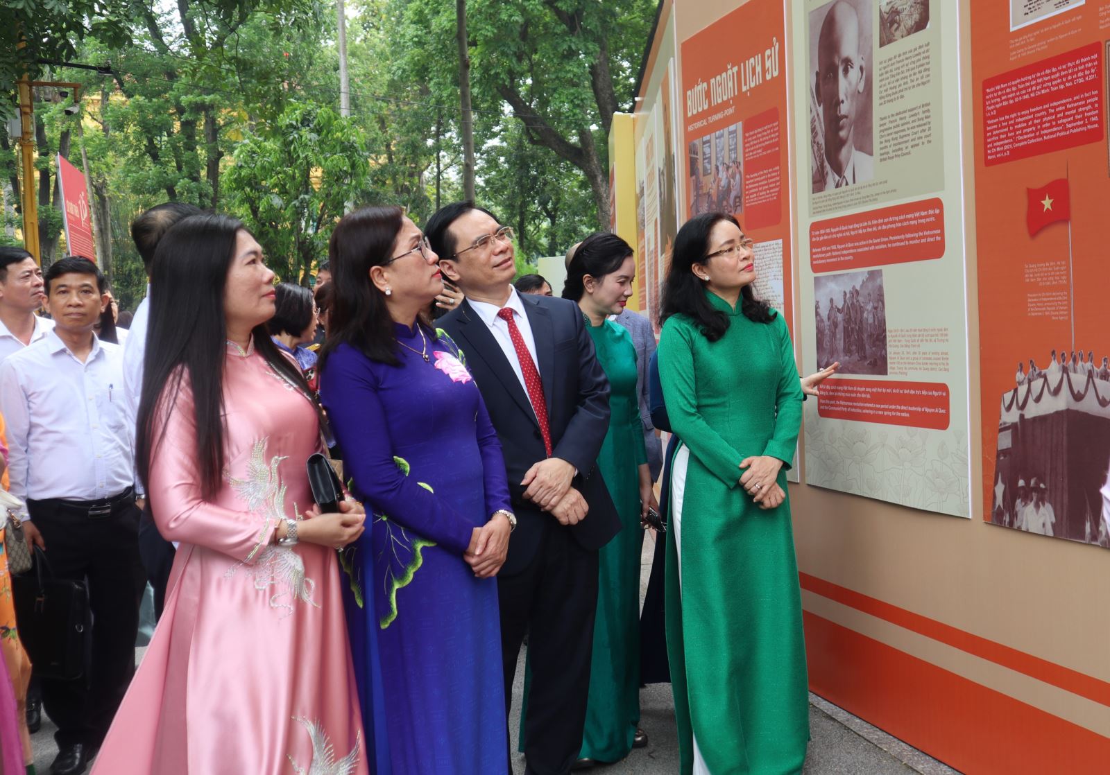 Triển lãm “Chủ tịch Hồ Chí Minh - Tinh hoa dân tộc, Tầm vóc thời đại”