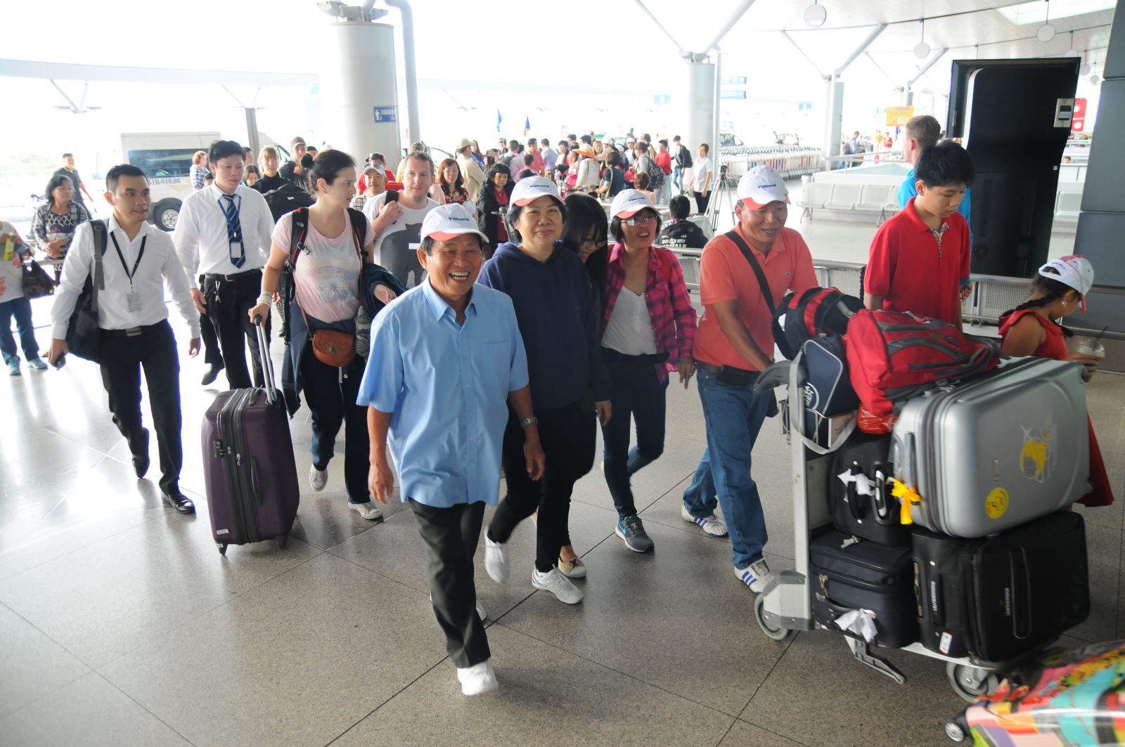 Sự khác biệt trong mức độ hài lòng của khách du lịch tại Cảng hàng không Việt Nam theo độ tuổi, giới tính và mục đích chuyến đi