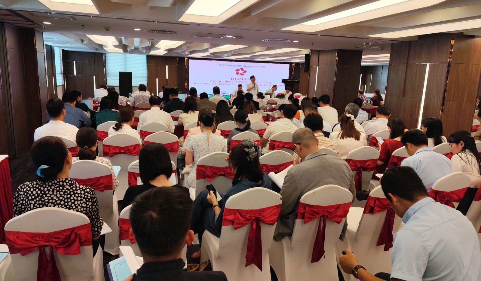 Hội nghị tham vấn các quy định về thủ tục hành chính, quy định liên quan đến hoạt động sản xuất, kinh doanh năm 2025