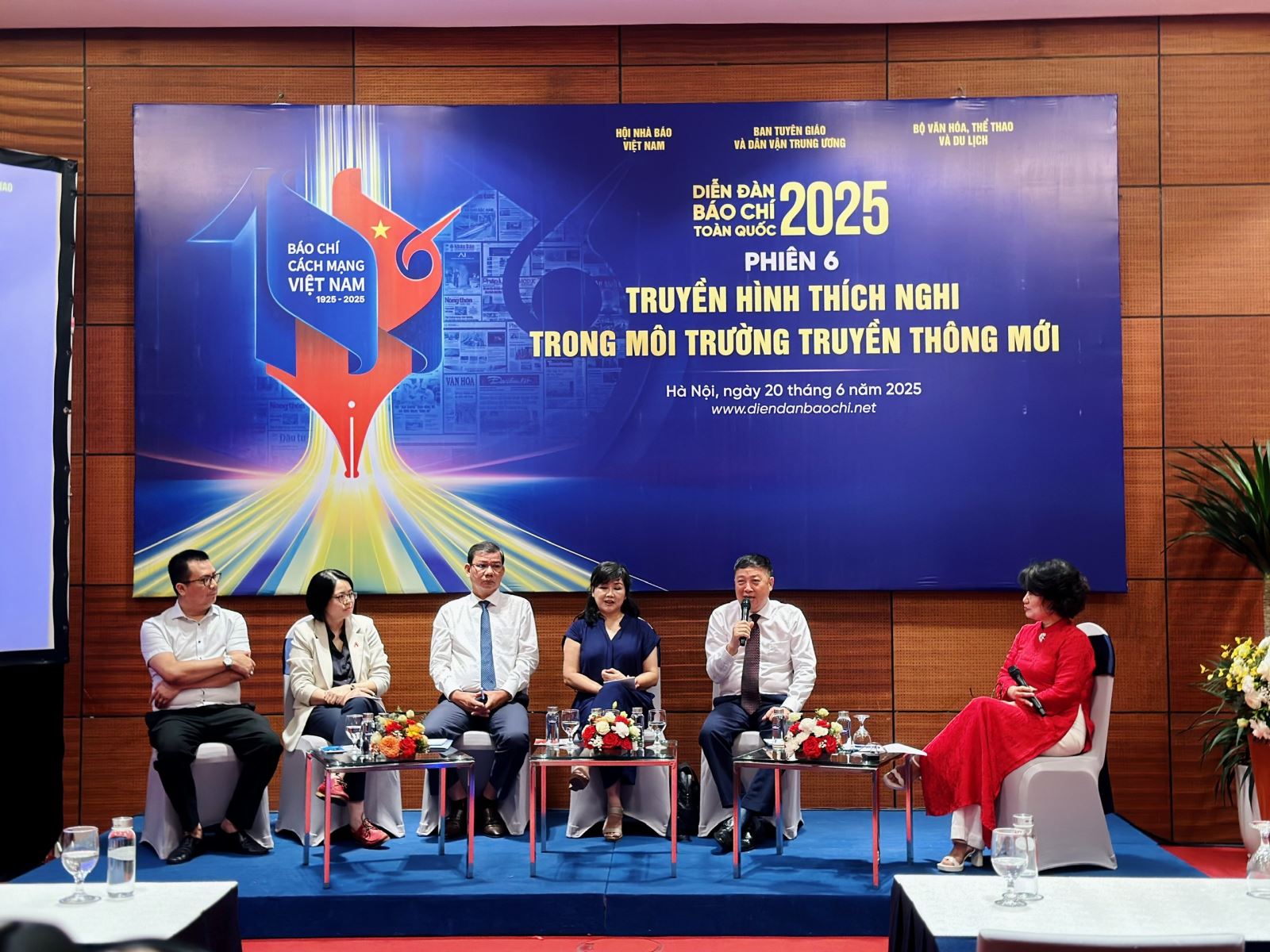 Truyền hình thích nghi trong môi trường truyền thông mới