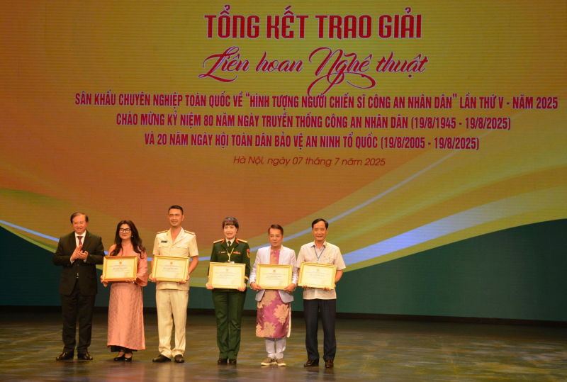 Tổng kết trao giải Liên hoan nghệ thuật sân khấu chuyên nghiệp toàn quốc về “Hình tượng người chiến sĩ Công an nhân dân” 2025