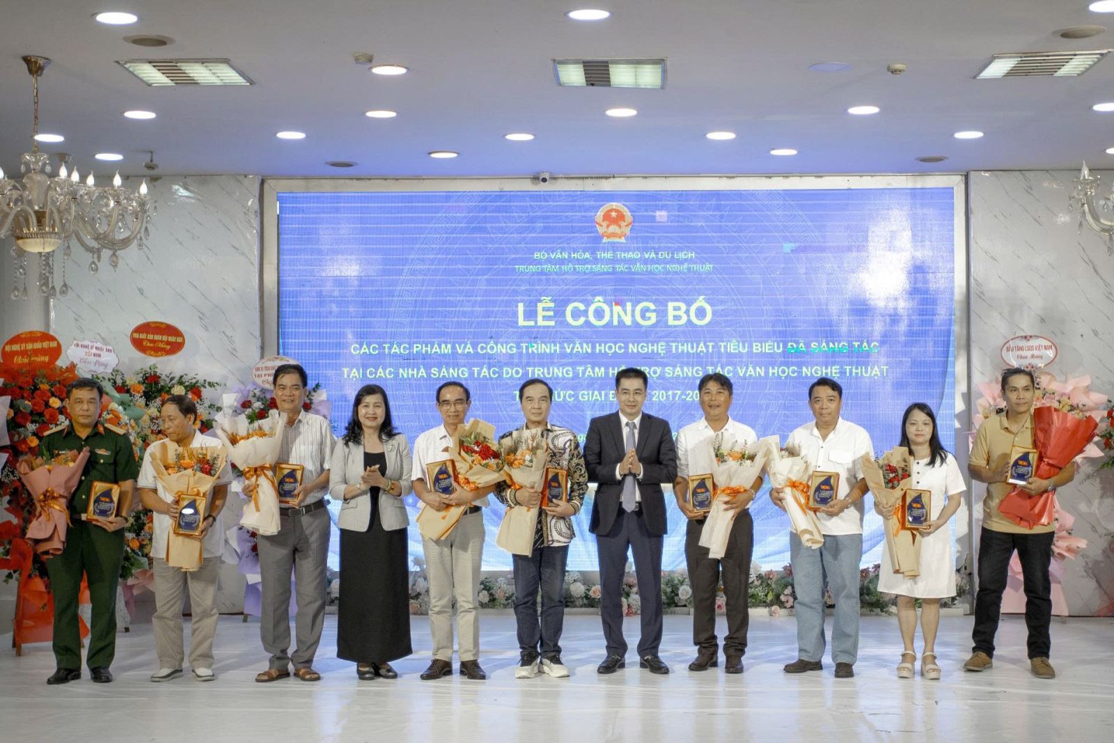 Chiều 20-8, tại Hà Nội, Trung tâm Hỗ trợ sáng tác Văn học nghệ thuật (Bộ VHTTDL) đã tổ chức Lễ công bố kết quả sáng tác văn học nghệ thuật (VHNT) tại các Nhà sáng tác do Trung tâm tổ chức giai đoạn 2017-2022.