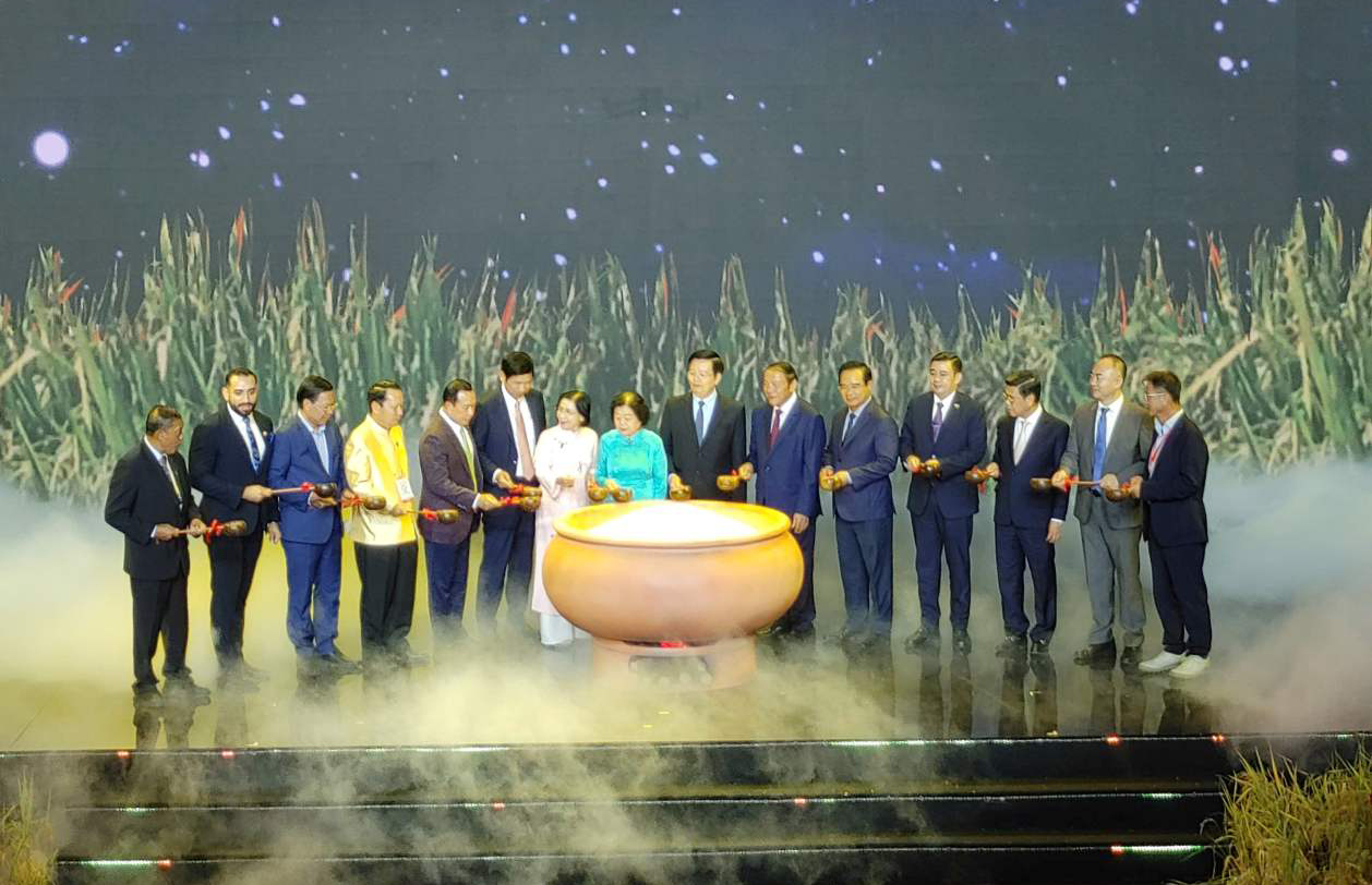 Rực rỡ Đêm Việt Nam: Dòng chảy tinh hoa
