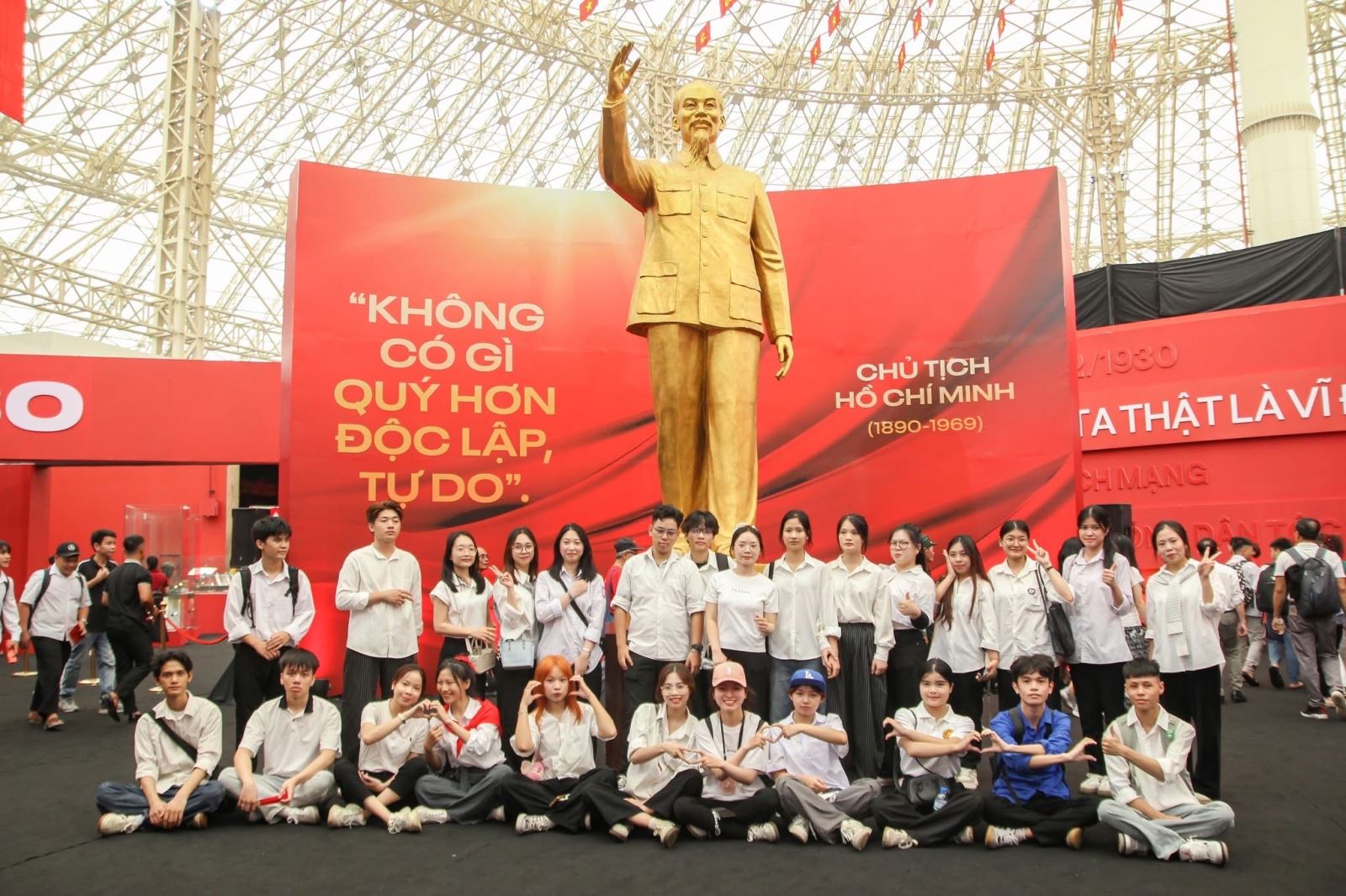 Dư âm triển lãm thành tựu đất nước trong ánh nhìn của thế hệ trẻ
