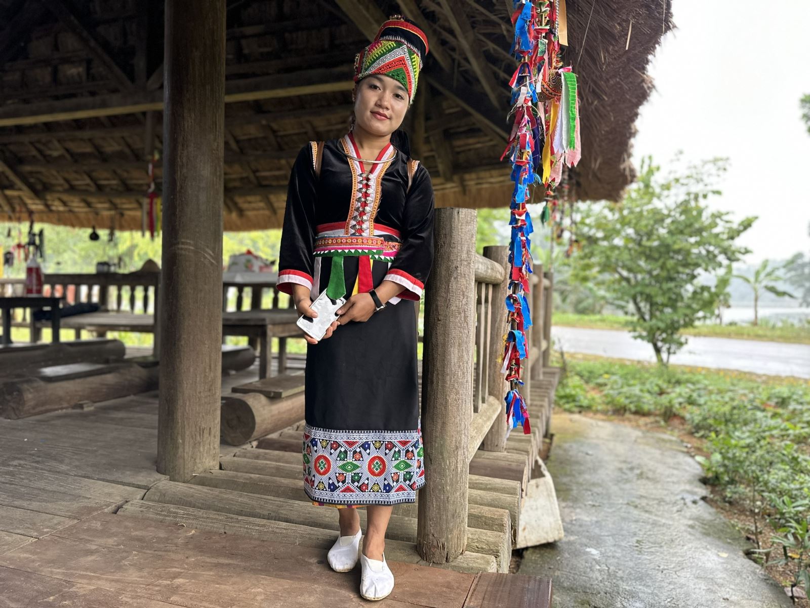 Vẻ đẹp lặng thầm trong trang phục phụ nữ Khơ Mú ở vùng cao Sơn La
