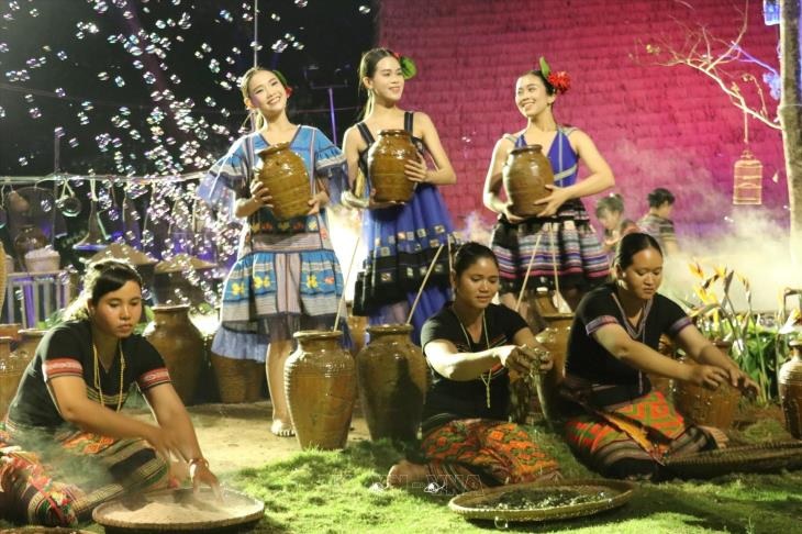 Vai trò của phụ nữ S'Tiêng trong gia đình, cộng đồng và xã hội ở một số địa phương tỉnh Đồng Nai