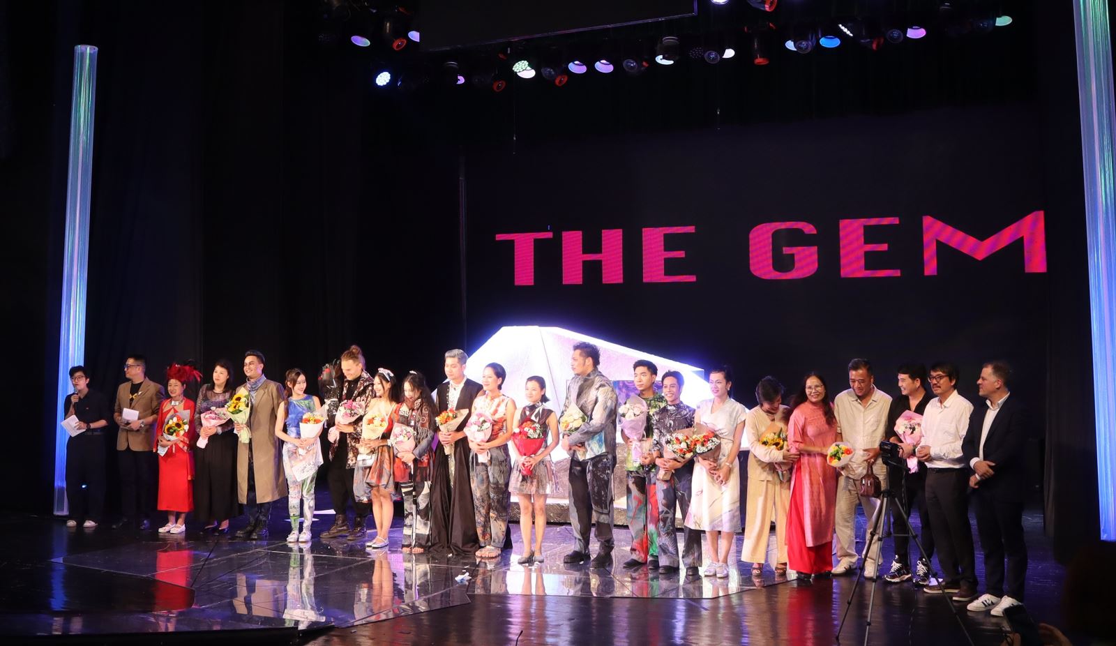 Kịch đương đại Ngọc Thủ (The Gem): Khi “căn nhà mơ ước” biến thành cuộc đua sống còn