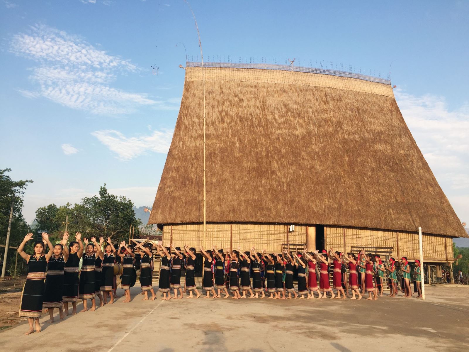Kể chuyện nhà rông