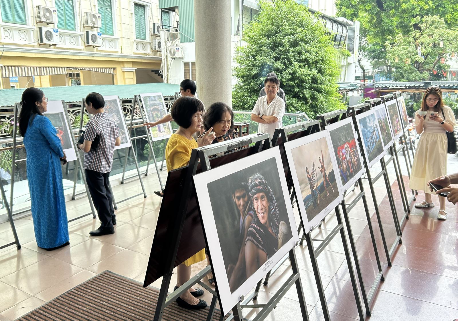“Sắc màu cuộc sống các dân tộc Việt Nam” qua góc nhìn của các nữ tác giả nhiếp ảnh