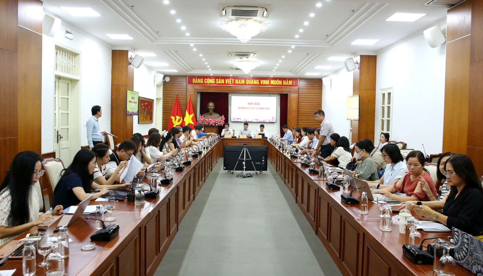 Bộ VHTTDL: Tiếp tục phát huy tinh thần quyết liệt, triển khai đồng bộ các nhiệm vụ