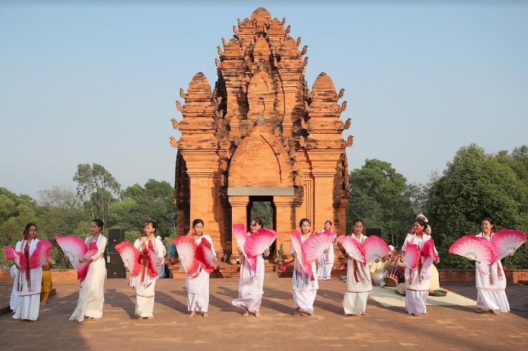 Cơ sở chính trị, pháp lý về phát huy vai trò của các sự kiện văn hóa nghệ thuật trong xây dựng thương hiệu địa phương