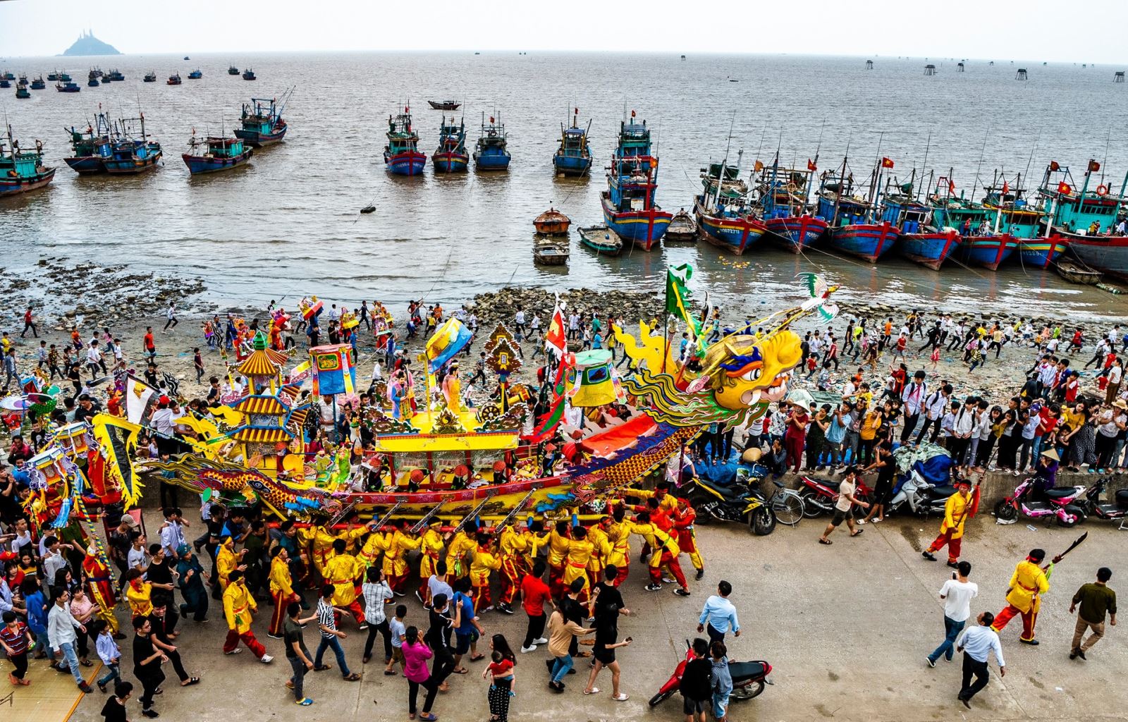 Văn hóa cộng đồng trong hoạt động đánh bắt hải sản của ngư dân làng Diêm Phố