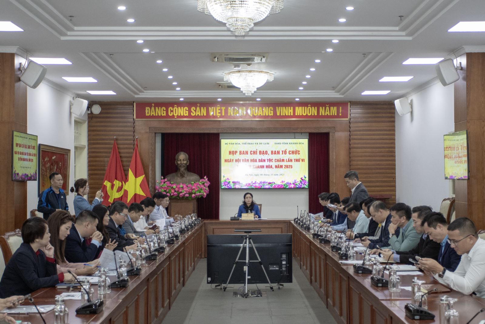 Họp Ban chỉ đạo "Ngày hội Văn hóa dân tộc Chăm lần thứ VI"