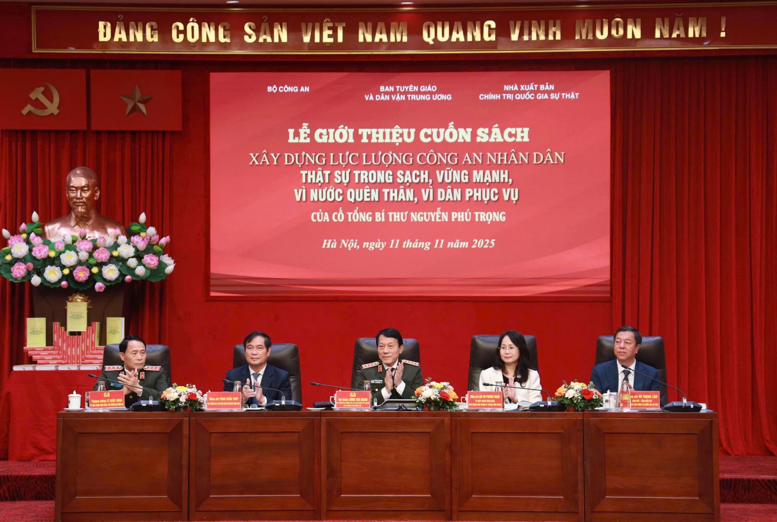 Giới thiệu cuốn sách của cố Tổng Bí thư Nguyễn Phú Trọng: “Kim chỉ nam” cho xây dựng lực lượng Công an nhân dân