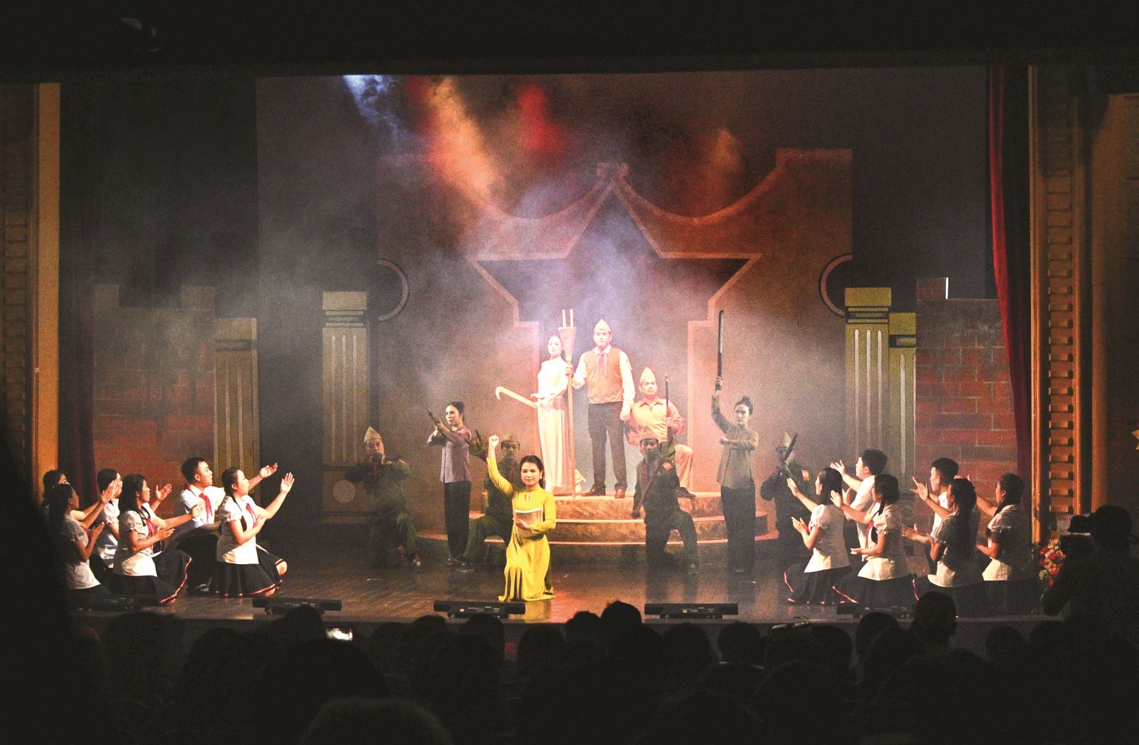 Dấu thiêng Hà Nội - Cho những gì còn mãi chinh phục khán giả trẻ bằng đề tài cách mạng