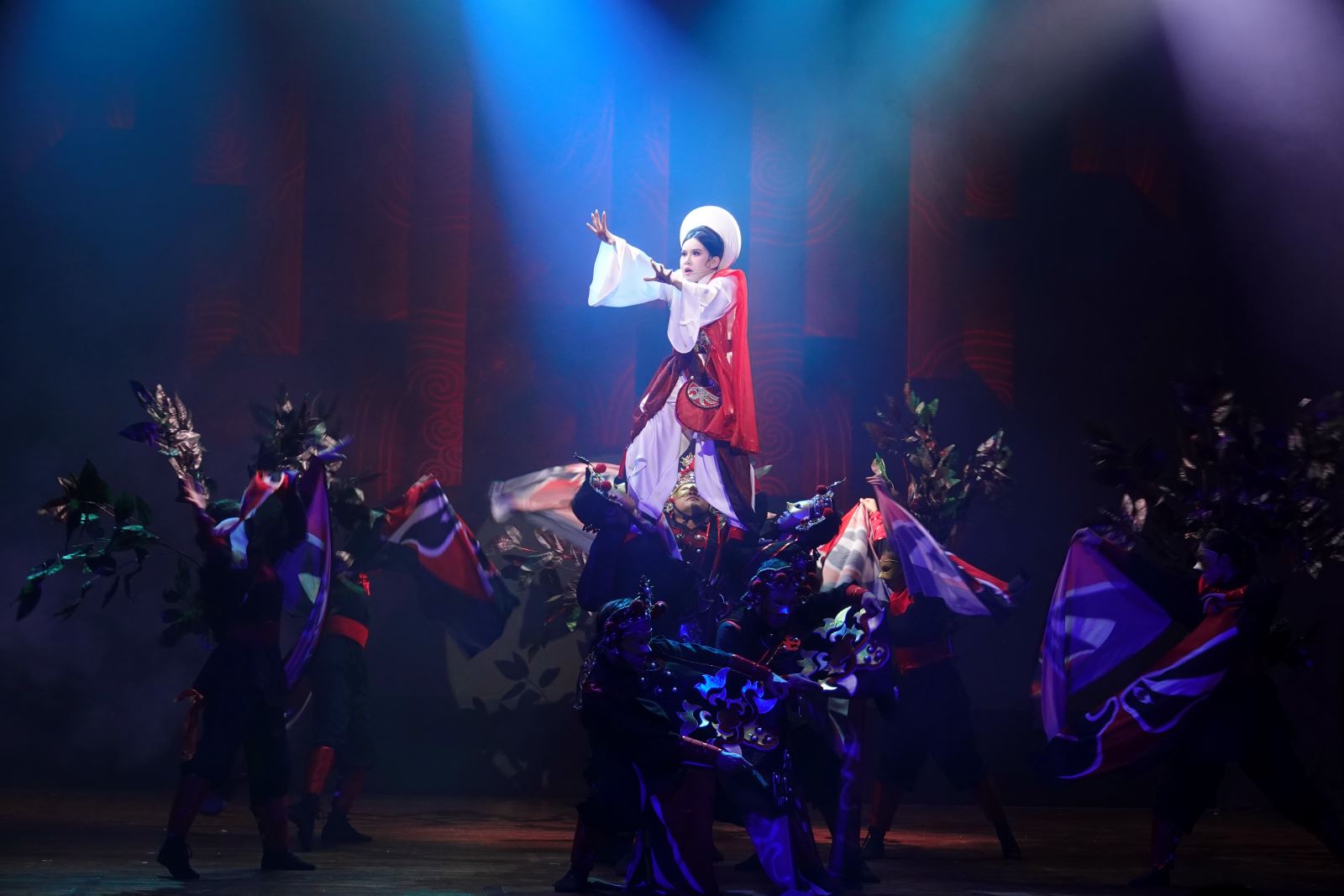 Chiều ngày 16-11, Liên hoan quốc tế Sân khấu thử nghiệm lần thứ VI năm 2025 đã chính thức mở màn tại TP.HCM với phần dự thi của những vở kịch thể nghiệm đặc sắc, phản ánh sự đa dạng trong ngôn ngữ nghệ thuật và cách tân trong hình thức dàn dựng của các sân khấu xã hội hóa.