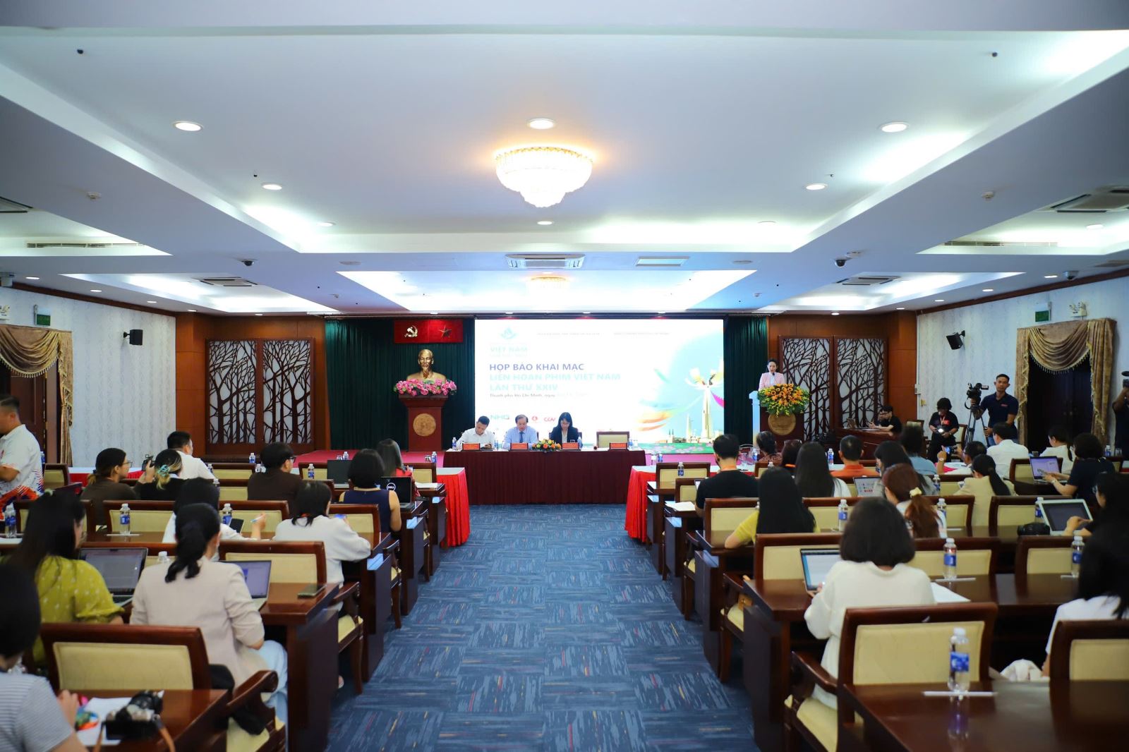 Chiều ngày 20-11 tại Trung tâm Hội nghị 272 (TP.HCM), Bộ VHTTDL phối hợp với UBND TP.HCM đã tổ chức họp báo khai mạc Liên hoan phim (LHP) Việt Nam lần thứ XXIV.