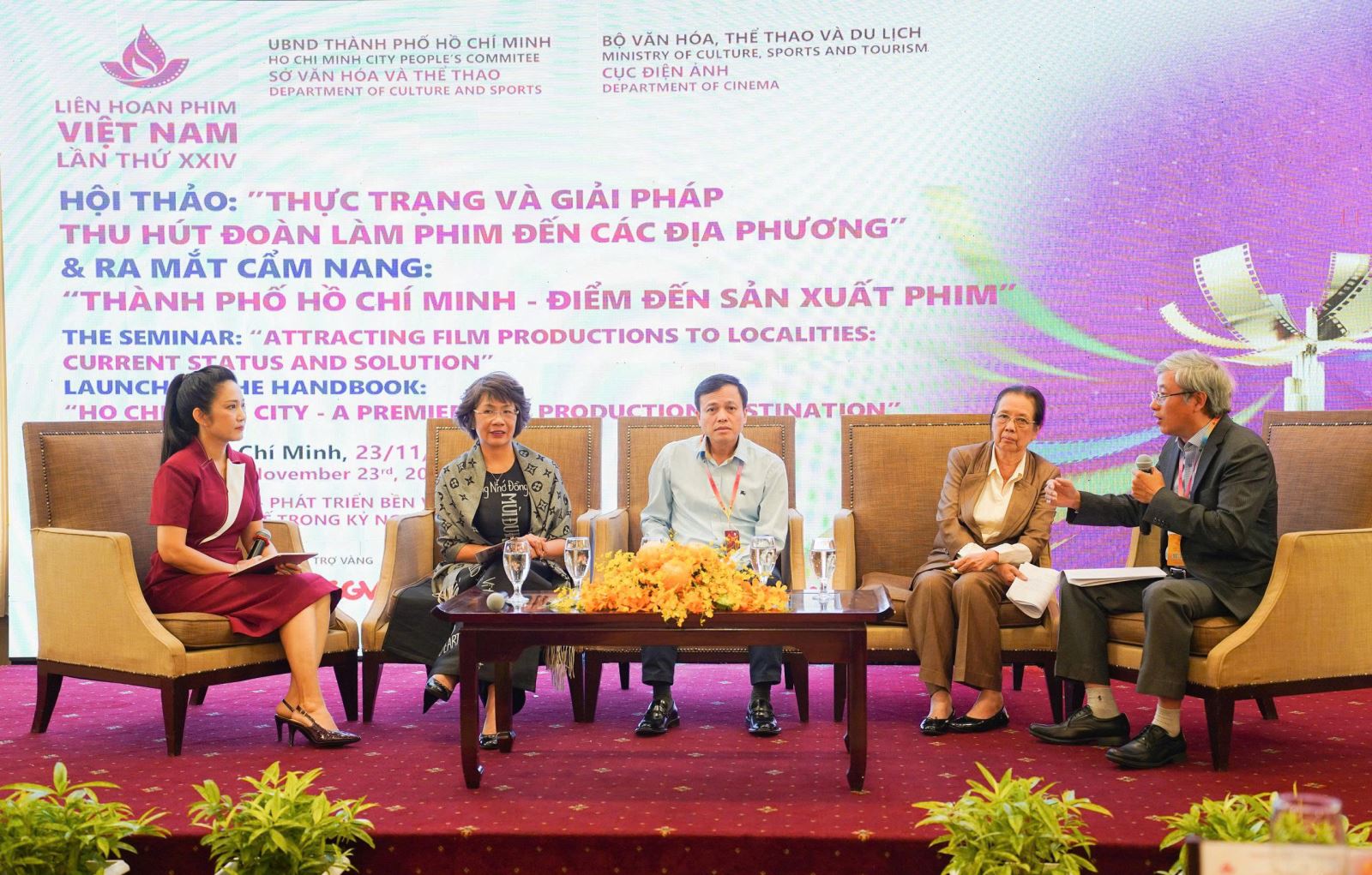 Sáng 23-11, tại TP.HCM, trong khuôn khổ Liên hoan Phim (LHP) Việt Nam lần thứ XXIV, Sở VHTT TP.HCM phối hợp với Cục Điện ảnh (Bộ VHTTDL) và Viện Nghiên cứu Phát triển TP.HCM tổ chức Hội thảo “Thực trạng và giải pháp thu hút đoàn làm phim đến các địa phương”.