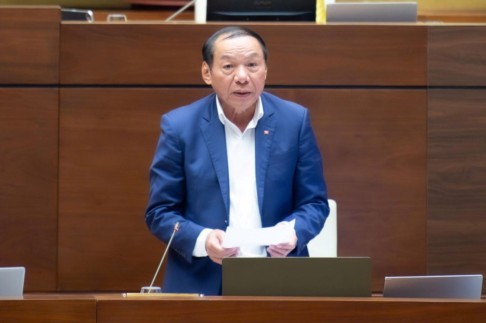 Tiếp tục kỳ họp thứ X, Quốc hội khóa XV, chiều 24-11, Ủy viên Ban Chấp hành Trung ương Đảng, Bộ trưởng Bộ VHTTDL Nguyễn Văn Hùng đã giải trình, làm rõ một số vấn đề đại biểu nêu và thảo luận tại Hội trường về dự án Luật Báo chí (sửa đổi).