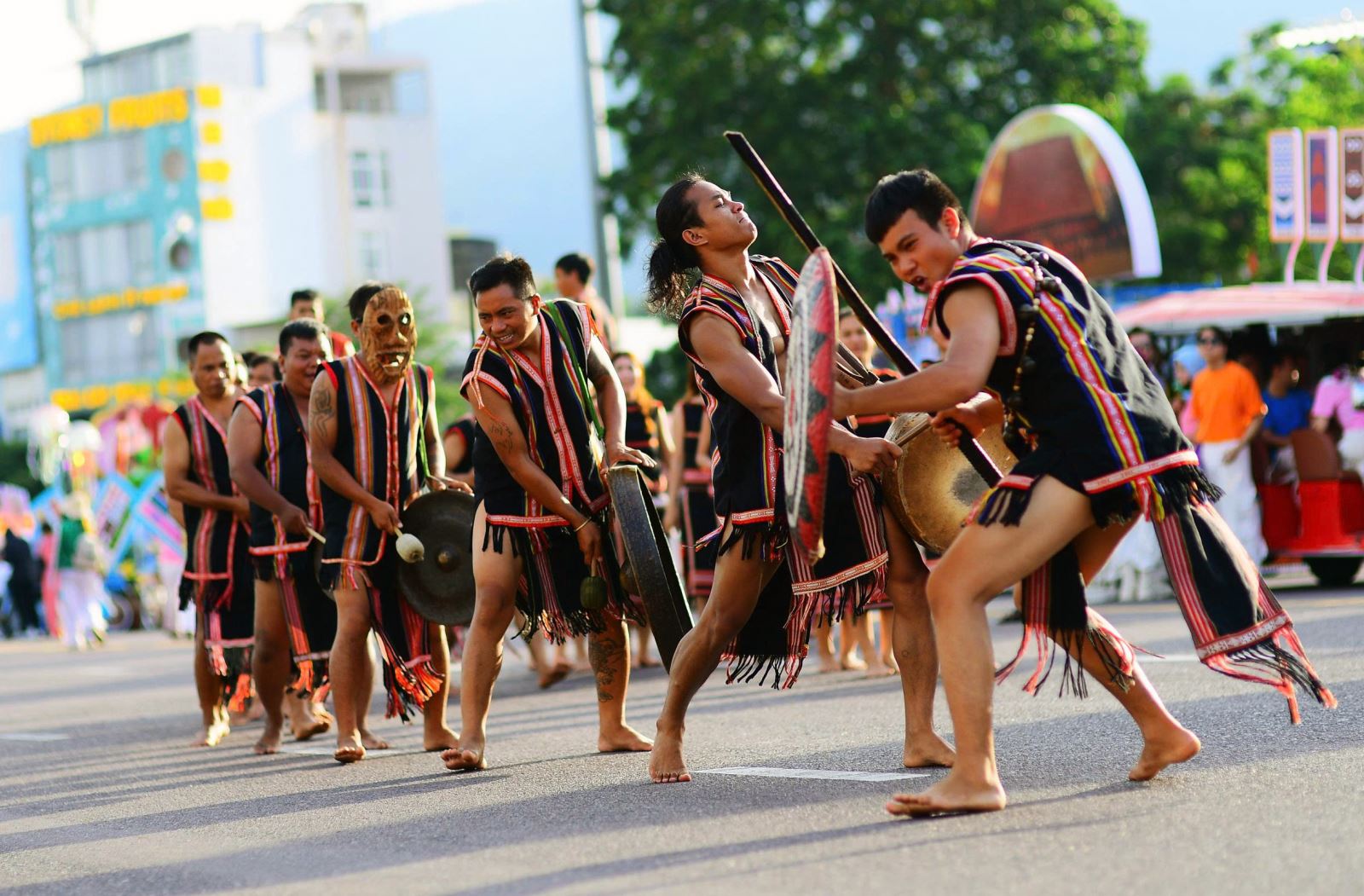 Di sản văn hóa cồng chiêng: Thách thức bảo tồn và hội nhập