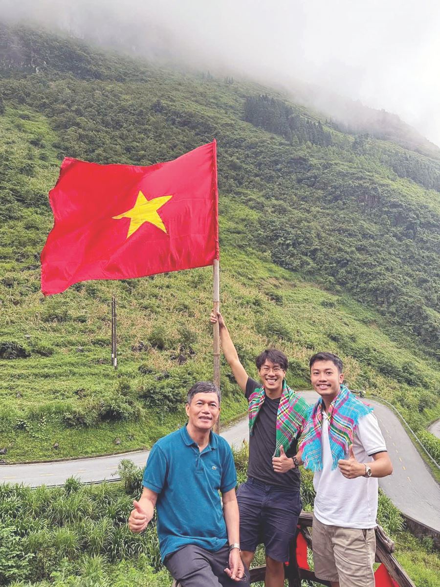 Mỗi bước đi, thêm yêu Tổ quốc