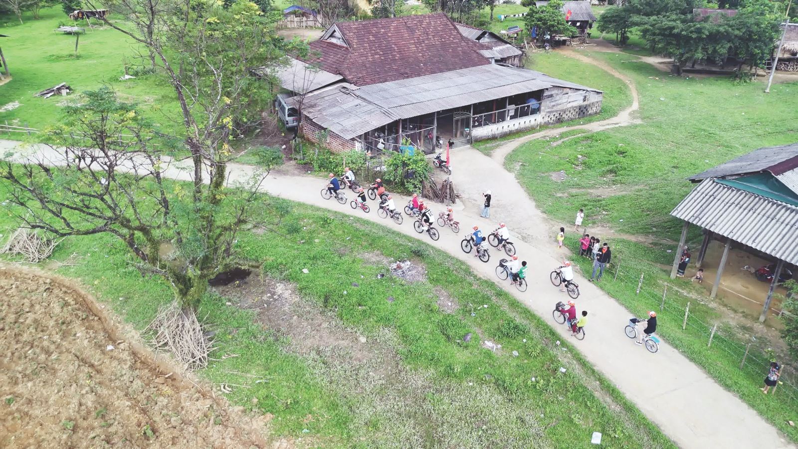 Trải nghiệm cung đường Hồ Chí Minh nhánh Tây