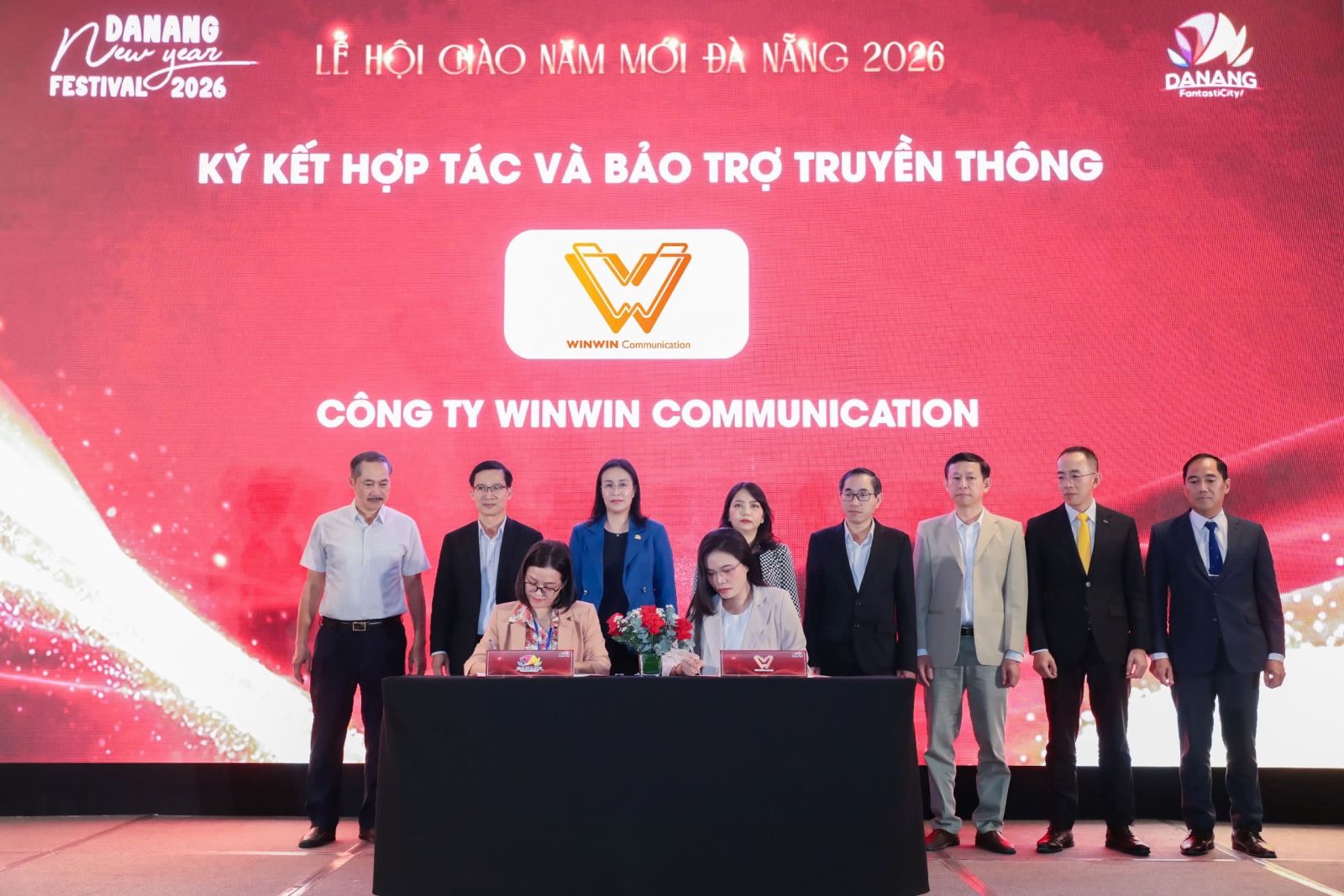 Chiều ngày 9-12-2025 tại Resort Pullman, Sở VHTTDL Đà Nẵng tổ chức buổi họp báo công bố chương trình hoạt động đón Chào năm mới 2026 - Danang New Year Festival 2026, hứa hẹn mang đến mùa lễ hội tưng bừng, đa sắc màu, đa trải nghiệm phục vụ người dân và du khách.