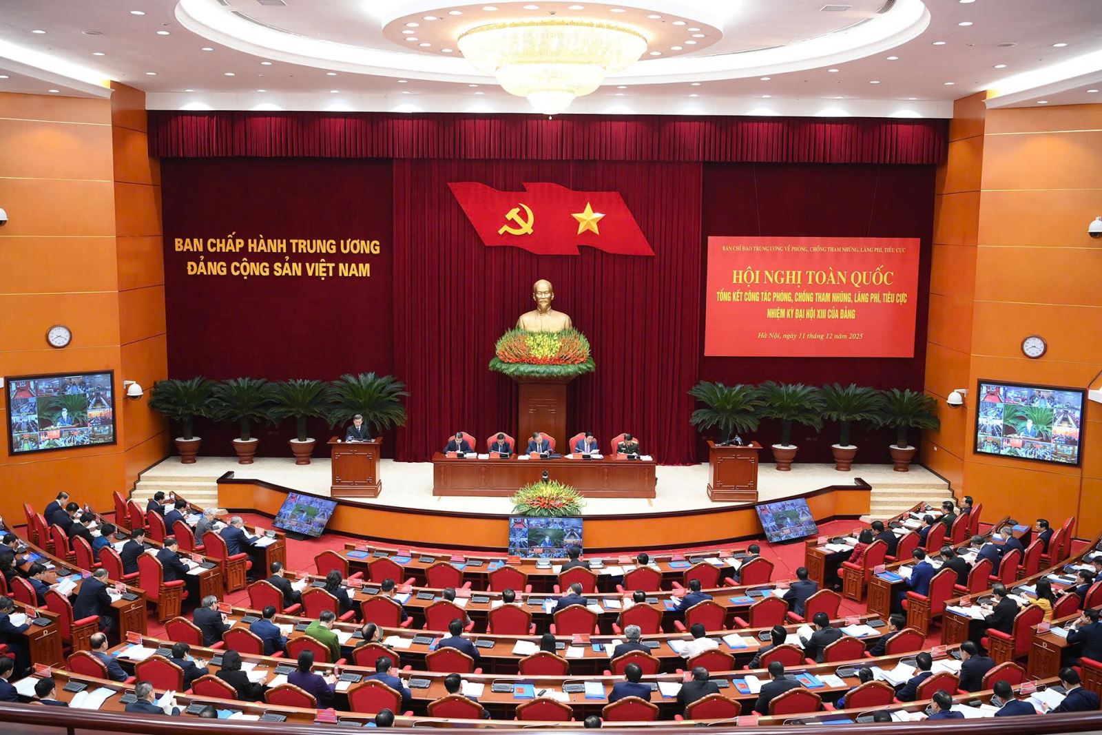 Sáng 11-12, tại Hà Nội, Ban Chỉ đạo Trung ương về phòng, chống tham nhũng, lãng phí, tiêu cực (Ban Chỉ đạo) tổ chức Hội nghị tổng kết công tác phòng, chống tham nhũng, lãng phí, tiêu cực nhiệm kỳ Đại hội XIII của Đảng. Tổng Bí thư Tô Lâm, Trưởng Ban Chỉ đạo Trung ương về phòng, chống tham nhũng, lãng phí, tiêu cực chủ trì Hội nghị.