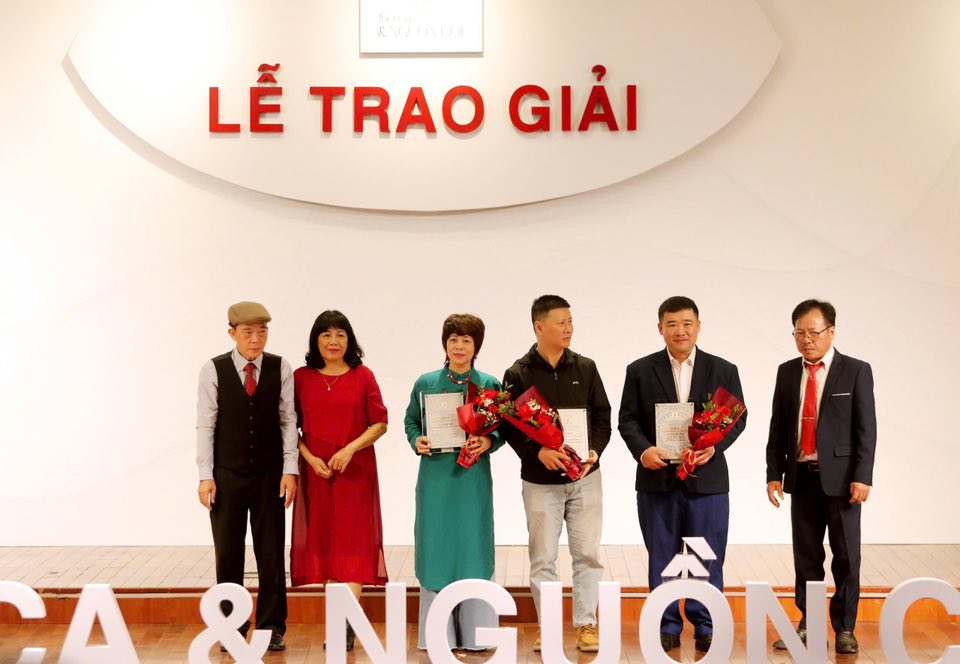 Lễ trao giải cuộc thi thơ Làng Chùa lần thứ ba với chủ đề “Thơ ca và nguồn cội” đã diễn ra vào ngày 14-12-2025, tại Bảo tàng Hà Nội (Đường Phạm Hùng, phường Mễ Trì, quận Nam Từ Liêm, Hà Nội).