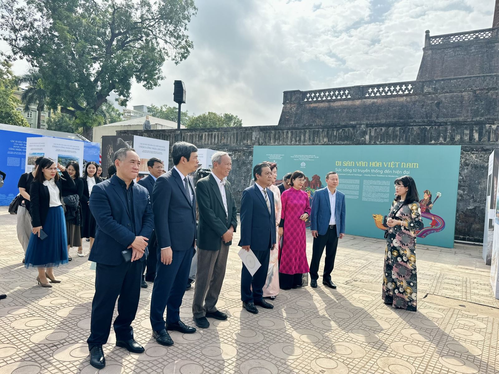 Khai mạc trưng bày “Di sản văn hóa Việt Nam – Sức sống từ truyền thống đến hiện đại”