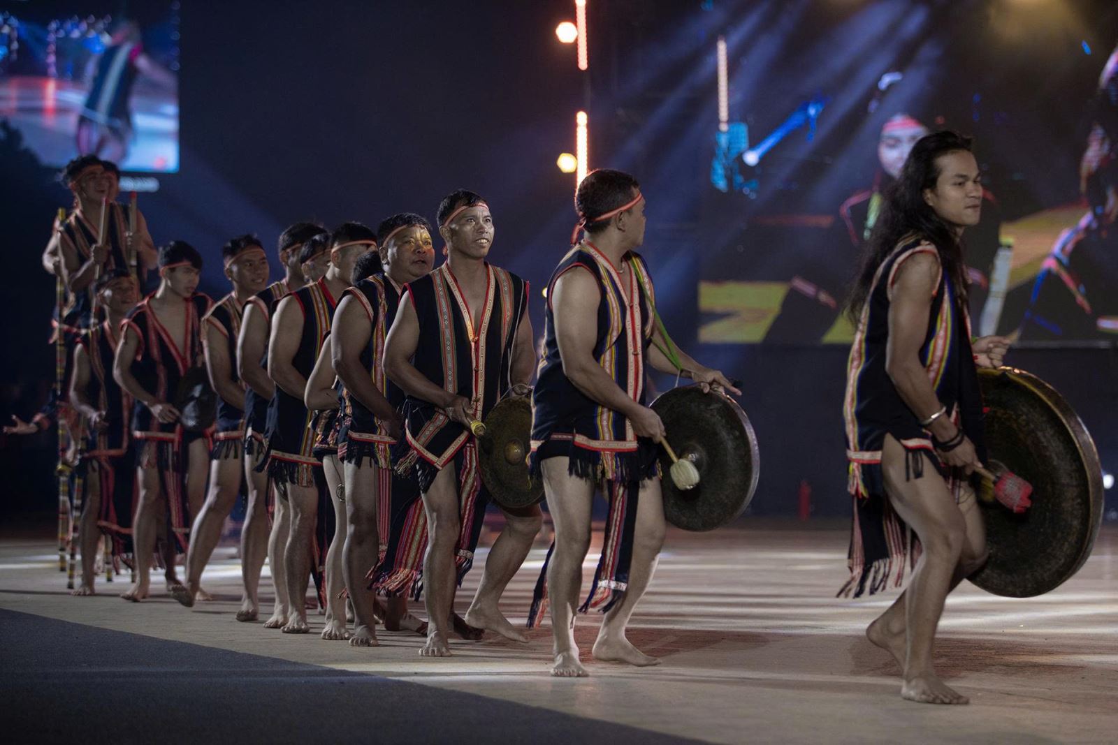 Rcom Bus - Nguời truyền lửa của âm nhạc Tây Nguyên